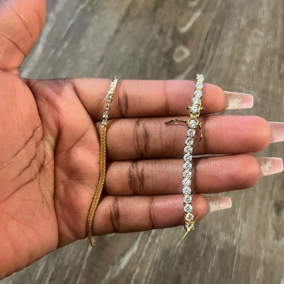 Bracelets - Picture 2 of 5